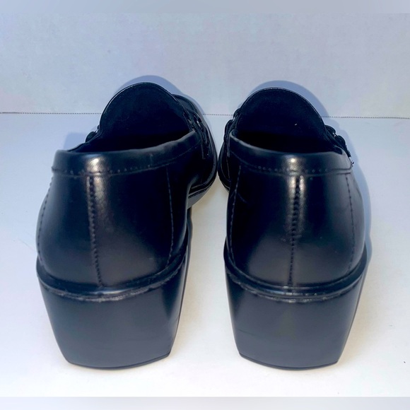 Clarks 2 Inch Leather Black Loafers Size 9 - Picture 3 of 5